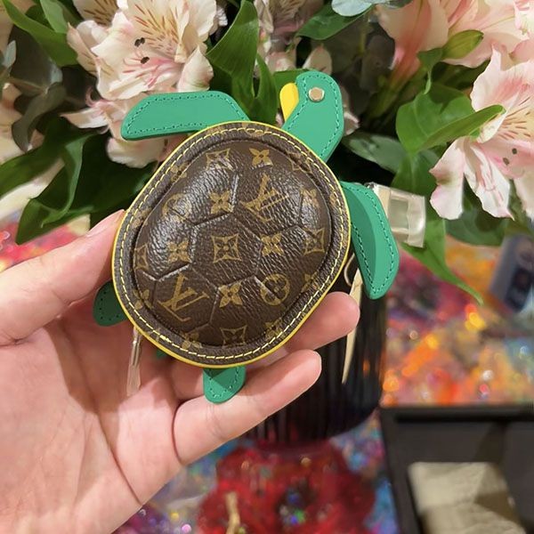 確保済み ルイヴィトン タートル ポーチ コピー バッグチャーム vuv10356